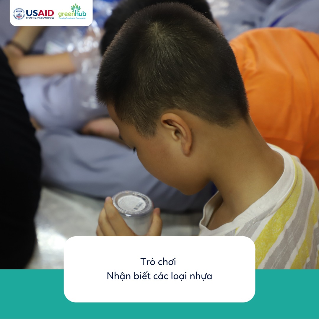 Dự án LSPP đã cùng các em nhỏ ở khoá tu chùa Đình Quán tìm hiểu về nhựa như thế nào?