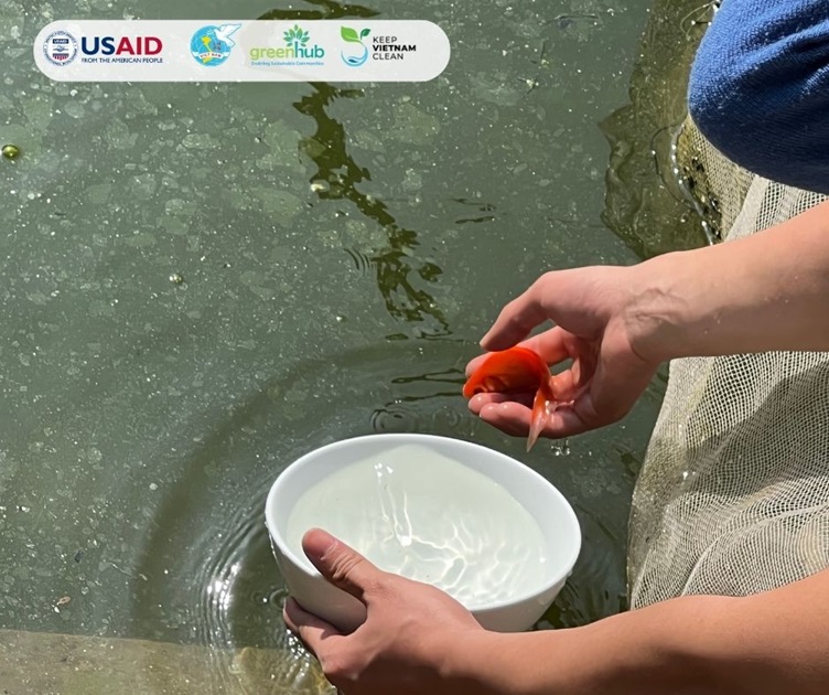 Hội LHPH Quận Bắc Từ Liêm tổ chức chiến dịch giảm ô nhiễm rác thải nhựa - Thả cá không thả túi nilon