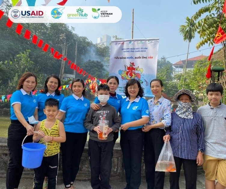 Hội LHPH Quận Bắc Từ Liêm tổ chức chiến dịch giảm ô nhiễm rác thải nhựa - Thả cá không thả túi nilon