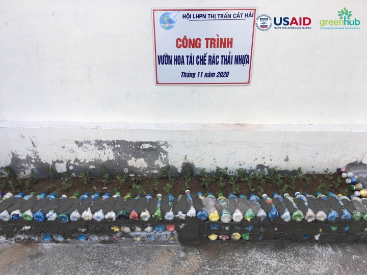 Vườn hoa tái chế - Rác nhựa tái sinh