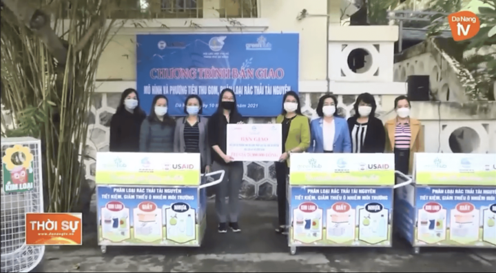Trao mô hình và thiết bị thu gom rác thải tài nguyên tại Đà Nẵng