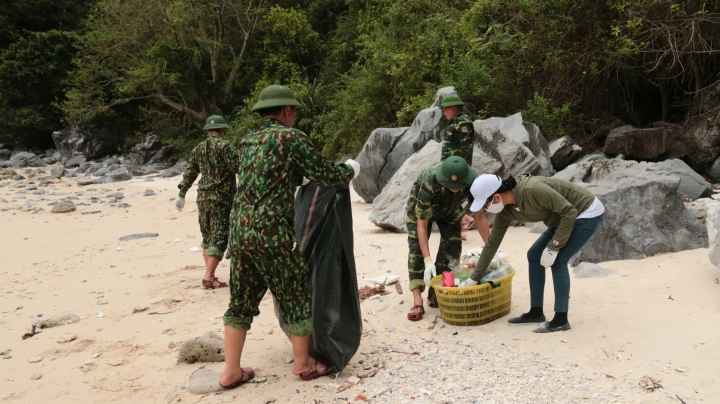HOẠT ĐỘNG NGÀY TOÀN DÂN CHUNG TAY VÌ HUYỆN ĐẢO CÁT HẢI XANH SẠCH ĐẸP LẦN THỨ 3 NĂM 2020